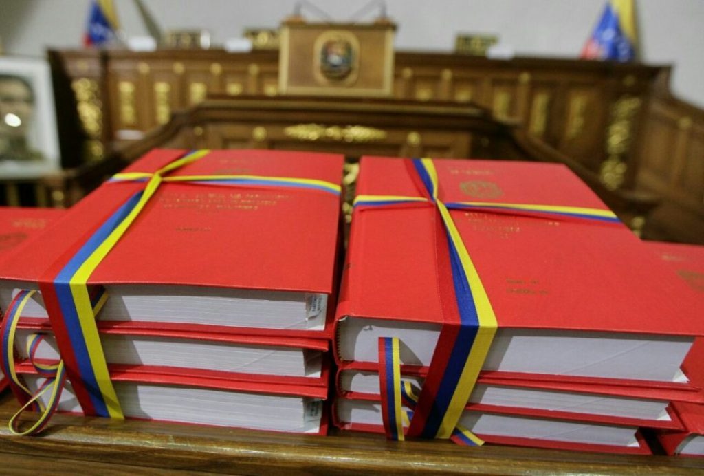 Entre-la-oscuridad-y-la-ilegalidad-aprobaron-la-Ley-de-Presupuesto-202-scaled